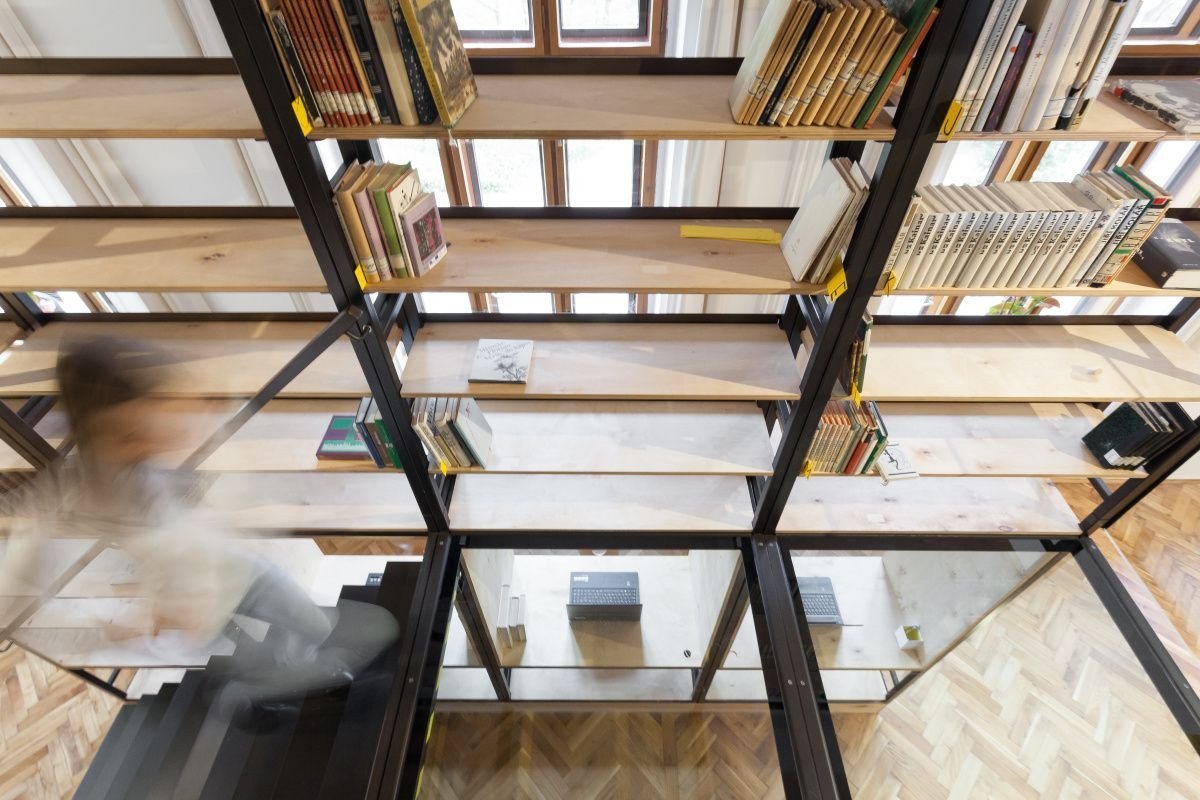 Knihovna pro gymnázium Třeboň, Ateliér 111 architekti