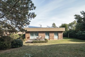 Ještě v lednu 1977 si Jiří Kolář stěžoval, že je v jeho domě stále skladiště materiálu. Nakonec se však povedlo dílo dokončit a obyvatelé se v průběhu roku 1977 nastěhovali. Následovalo dohadování o záručních opravách a nedodělcích – stavební kolorit se za čtyřicet let nezměnil.