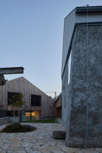 Proměna hospodářské usedlosti s mlýnem na Slovensku od RDTH architekti