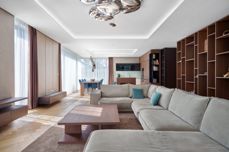 Pohled do obývacího pokoje (Rodinná vila v Brně;  KYZLINK ARCHITECTS)
