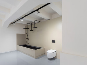 Nové koupelnové studio Hub in Bath v Karlíně vzniklo spojením čtyř výrobců sanitárních produktů.