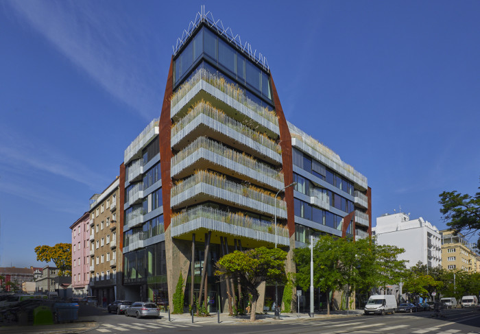 Dům Komunardů XXXV od Stanislava Fialy je jednou z realizací stavební firmy HINTON