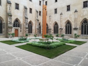 Rekonstrukce rajského dvora kláštera Emauzy od studia Terra Florida