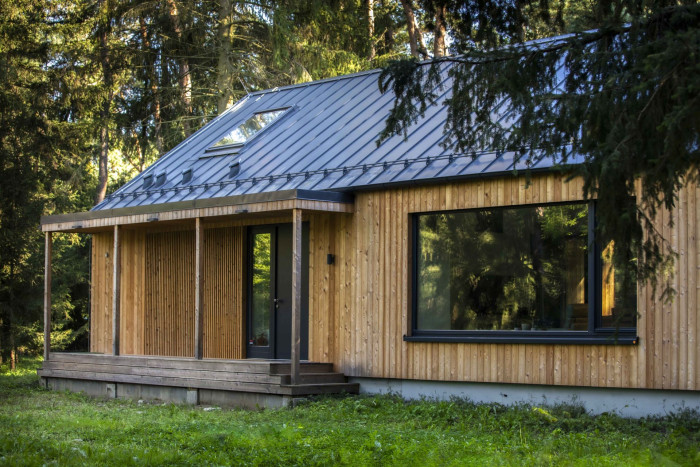 Maximální propojení s přírodou (Moderní dřevostavba v Kersku, arch. návrh Labor 13, generální dodavatel VESPER HOMES)