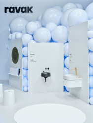 Česká společnost Ravak se prezentuje na milánském Salone del Mobile. Jejich ambientní, vizuálně atraktivní expozici navrhlo renomované autorské duo Vrtiška & Žák.