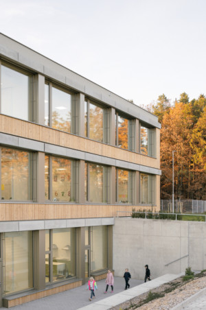 Škola LOŠBATES  (Nová škola LOŠBATES; SOA architekti)