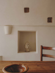 Studio Andrew Trotter - Rekonstrukce historické budovy na jihu Itálie: V přízemí domu se nachází dvě ložnice a kuchyně s jídelnou, jež dříve sloužila jako stáj