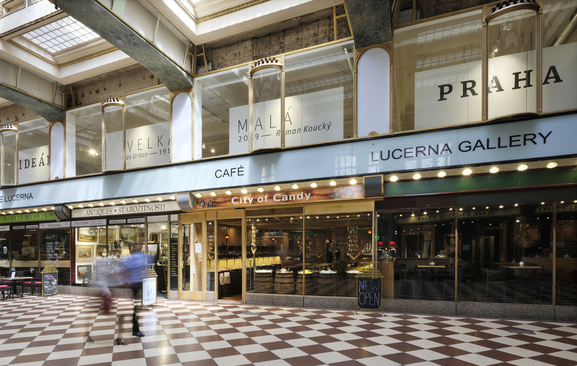 Galerie Lucerna hostí výstavu Ideální Velká/ Malá Praha, 1919/ 2019 od 27. května do 1. června 2019.