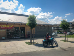 Samoobsluha v Seči od Žalský architekt