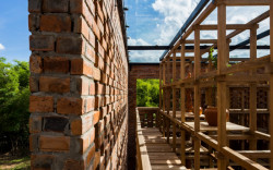 Ateliér z terakoty ve Vietnamu, Tropical Space