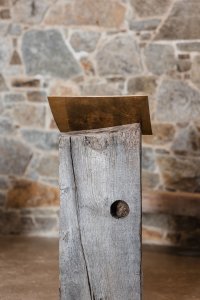 Autorský čtecí pult. (Kaple Panny Marie Bolestné v Nesvačilce, studio RCNKSK)