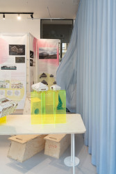 Do 13. října 2023 bude v kreativním hubu KUMST k vidění výstava Široký perimetr architektury