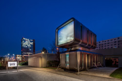 Robotická vinárna Cyberdog, Black n' Arch (David Černý a Tomáš Císař).