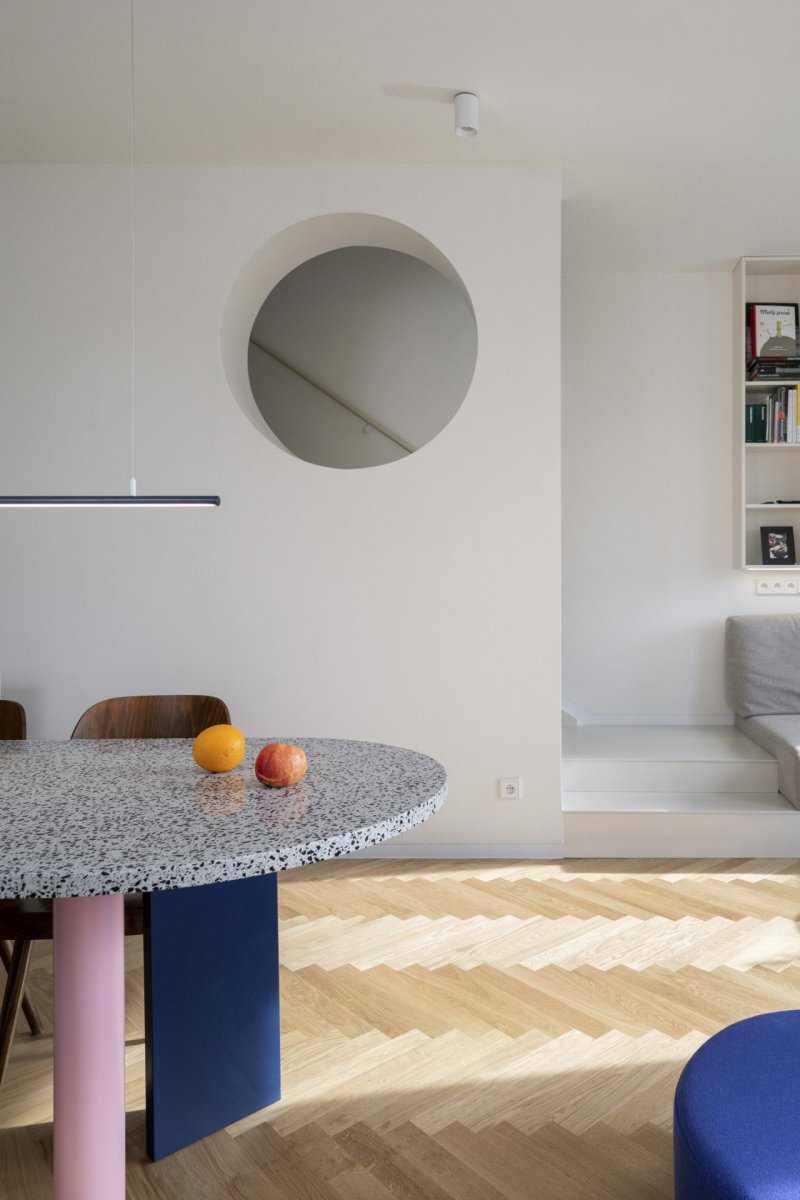 BY architects zrekonstruovali rodinný dům z 50. let v Praze s cílem zachovat charakter stavby.