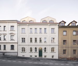 Rekonstrukce bytového domu na Břevnově, BY architects