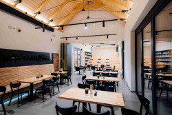 Budova knihovny s restaurací ve Šlapanicích od Milana Podroužka a spoluautorů