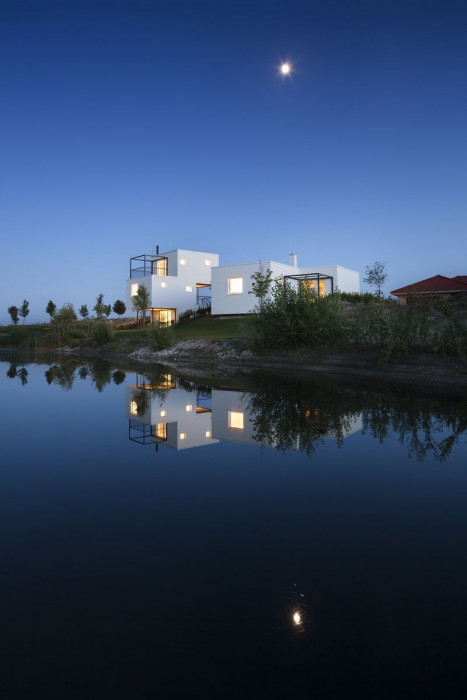 Obydlí v objetí golfu, 3x3,