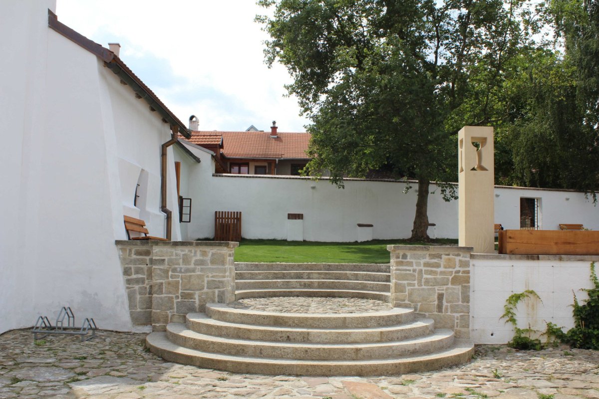 Centrum Mistra Jana Husa v Husinci od ateliéru Masák & Partner