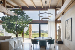 Pohled do hlavního obytného prosotru (Villa VICUS v Nitře; sebastian nagy architects)