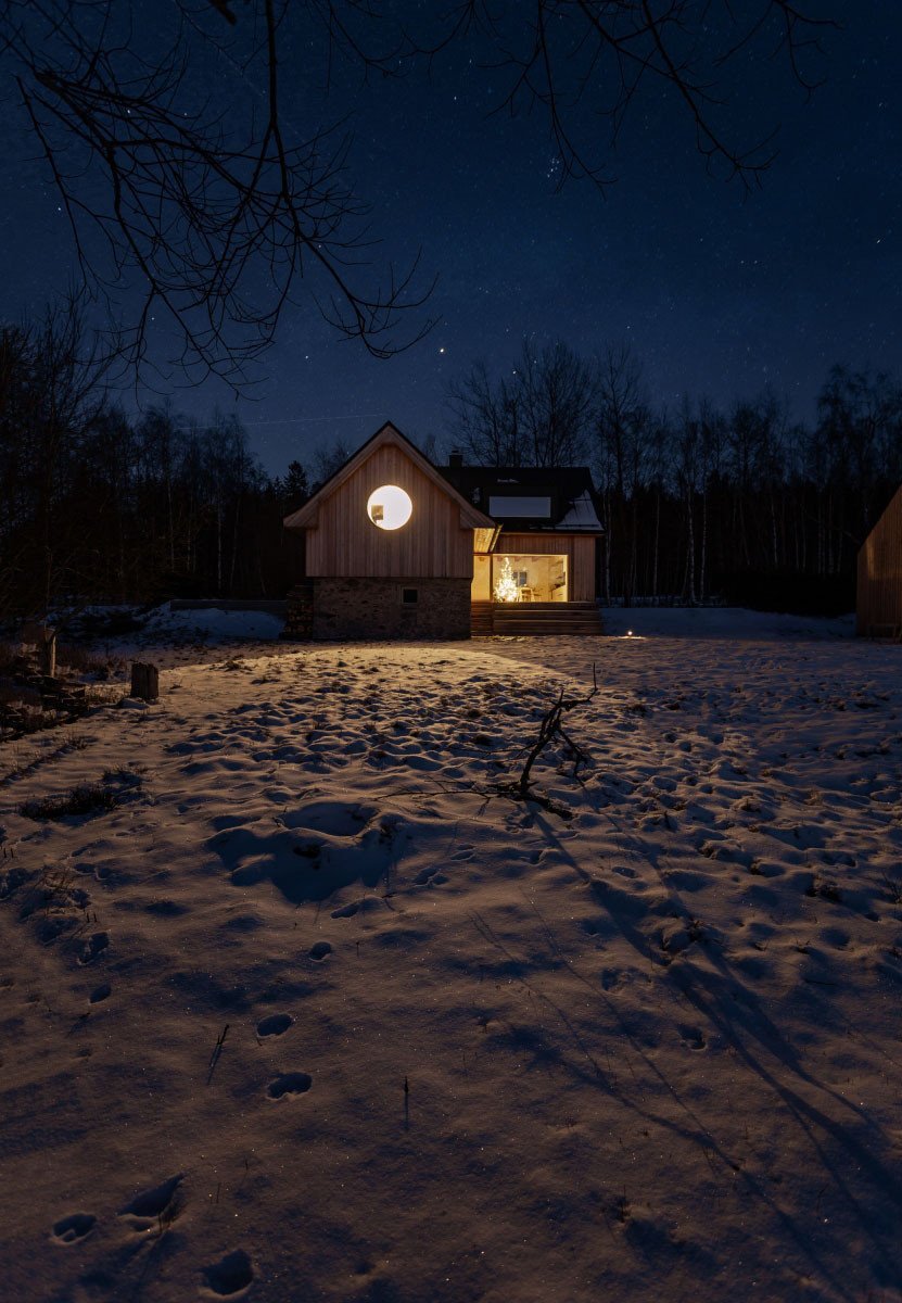 Chata Lipka v noci (Chata Lipka na Šumavě, Harazim Karel Architektura)
