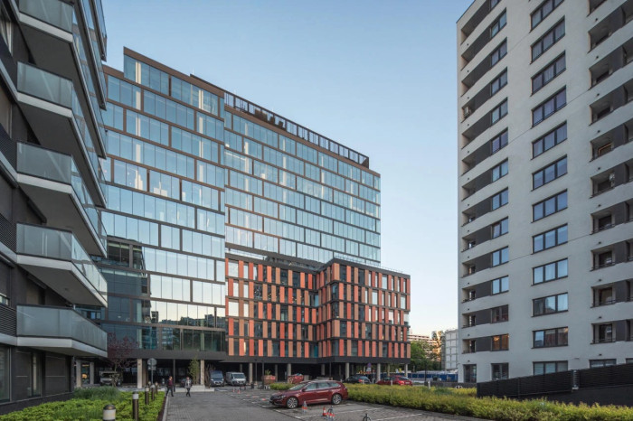 MB-104 PASSIVE v kancelářské budově MidPoint 71 v Polsku ve Vratislavi.