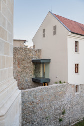 Rekonstrukce měšťanského domu v Bratislavě od Andreje Boteka a Pavola Paulinyho