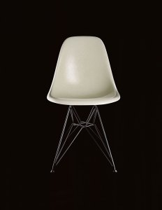 Židle Eames fiberglass, pergamenová.