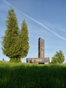 Cíle cest je projekt města Litomyšl. Jsou to drobné intervence do krajiny od architektů. (Rozhledna na Litomyšl, atelier-r)
