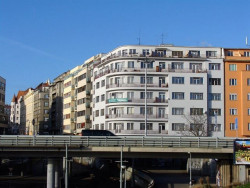 Josef Gočár, nárožní činžák – foto