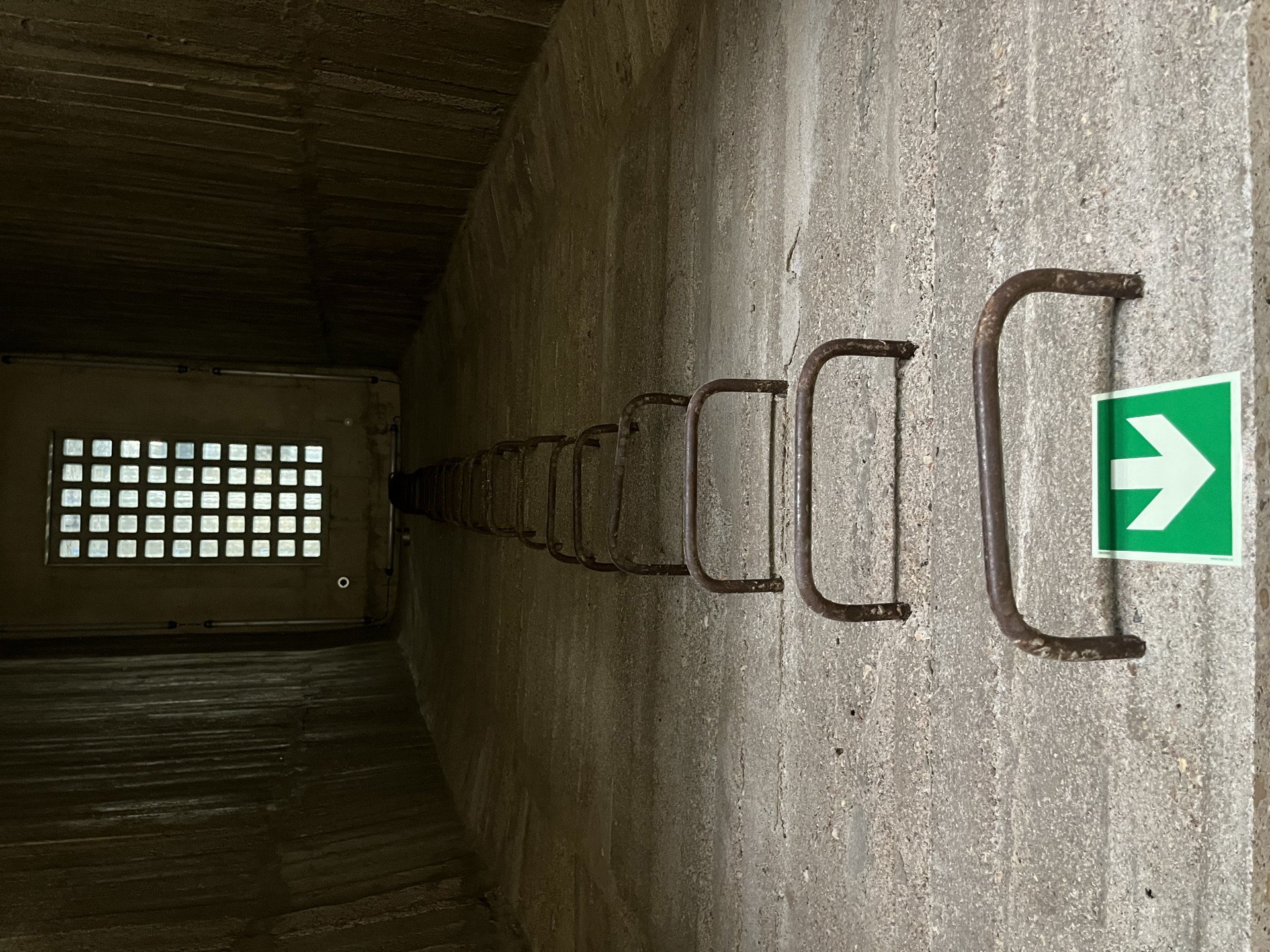 Vedle mlýnů stojí další budova s původními sily. Ta je upravená podle projektu ateliéru Prokš Přikryl architekti.