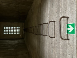 Vedle mlýnů stojí další budova s původními sily. Ta je upravená podle projektu ateliéru Prokš Přikryl architekti.