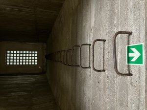 Vedle mlýnů stojí další budova s původními sily. Ta je upravená podle projektu ateliéru Prokš Přikryl architekti.
