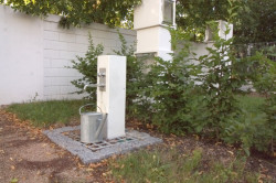 Sloupek na čerpání vody z bílého teraca  (Rekonstrukce hřbitova v Pátku, Tomáš Podrázský)