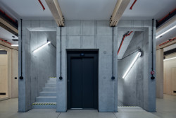 Sídlo Kloboucké lesní v Brumově-Bylnici od studia Mjölk