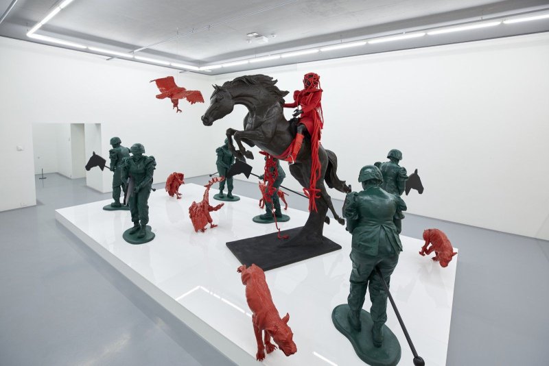 Muzeum Zeitz MOCAA, Thomas Heatherwick; umělkyně Mary Sibande, výstava In the Midst of chaos there is opportunity