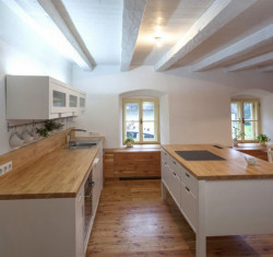 Světnice v Údolí, Debyt,