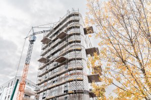 Hlavním přínosem doporučeného řešení byly úspory v nákladech na zhotovení stěn. Zdění z vápenopískových tvárnic Silka Tempo je až o 50 % levnější než zhotovení vnitřních železobetonových konstrukcí.