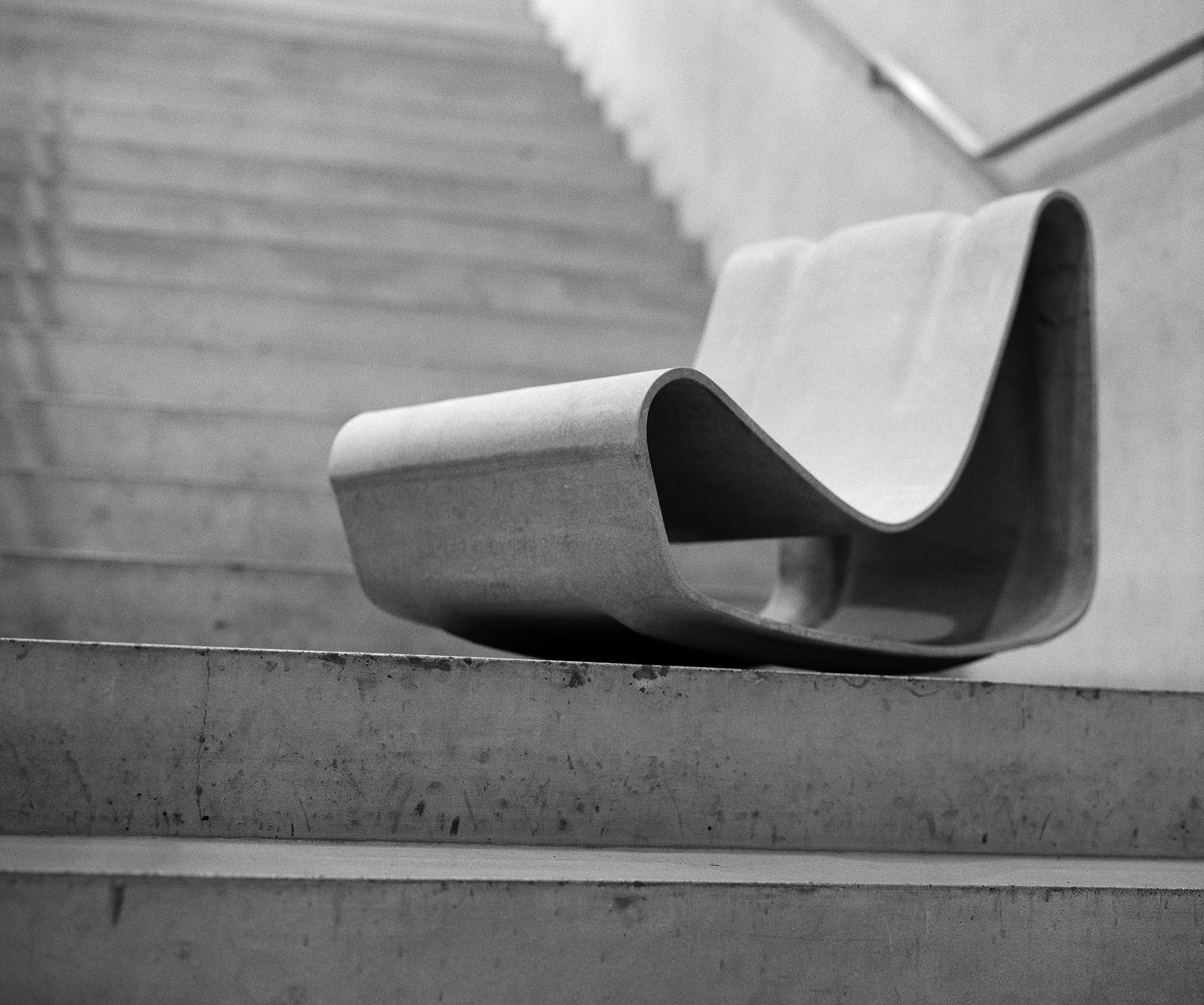 Vláknocement lze ohýbat, dát mu strukturu, skládat plochy z různých barev. Záleží jen na vynalézavosti architektů.