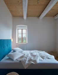 Rekonstrukce hostince Na Lisu v Brzánkách, Jan Veisser: V prvním patře vznikly jednotlivé pokoje