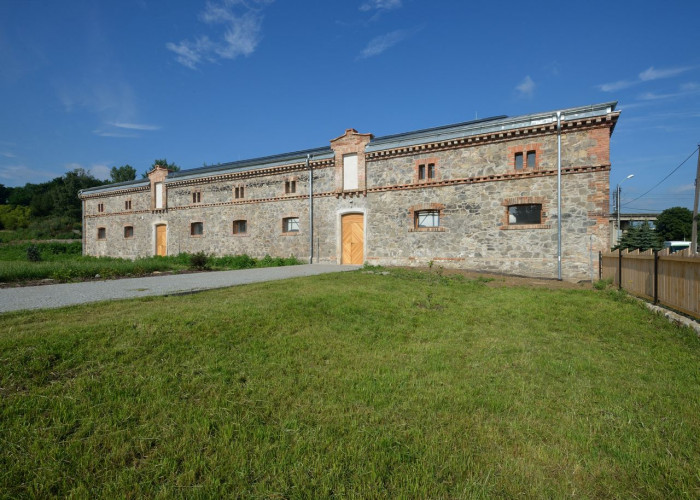 3+1 architekti, Revitalizace hospodářského dvora JACER, konírna – foto