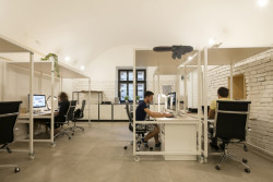 Vault 42, studio Raketoplán