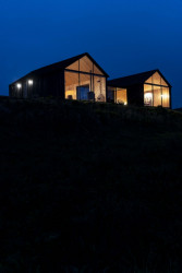 Modulární dvojdům od architekta jménem Rubén Gómez Gañán v Kolumbii