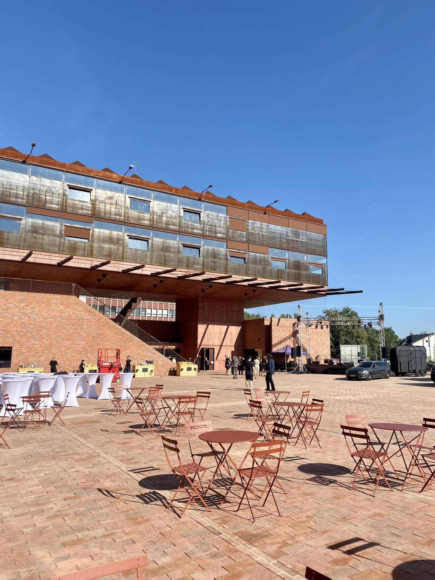 Centrálních polytechnických dílen a Galerie města Pardubic od Šépka architekti