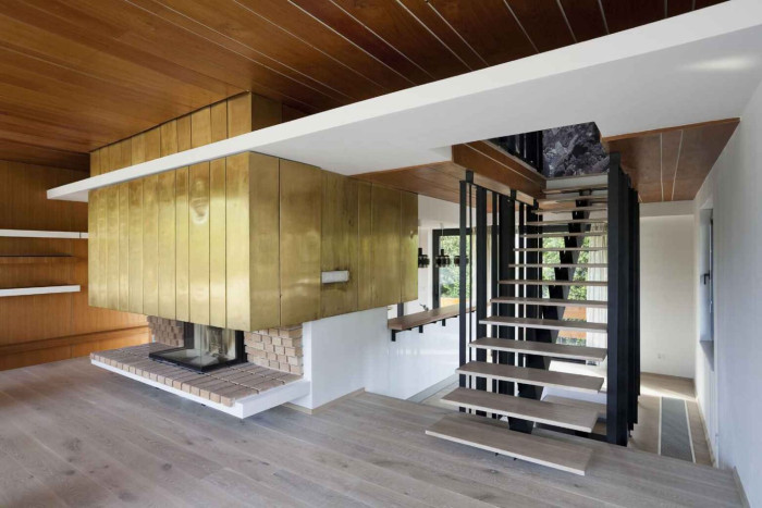 Původní krby byly renovované. (Rekonstrukce experimentálního domu v Rožnově pod Radhoštěm; Kamil Mrva)