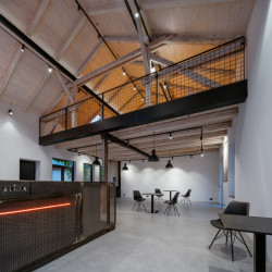 Pohled do víceúčelového prostoru (Konverze Pípalova malířství v Humpolci; MA Studio)