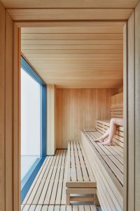 Wellness centrum lázní Aurora v Třeboni, Plus One Architects: V patře centra jsou pak sauny, odpočívárny a soukromé wellness prostory.