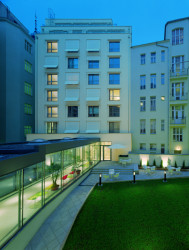 Hotel Josef, AI - DESIGN (Eva Jiřičná, Petr Vágner), 2002.