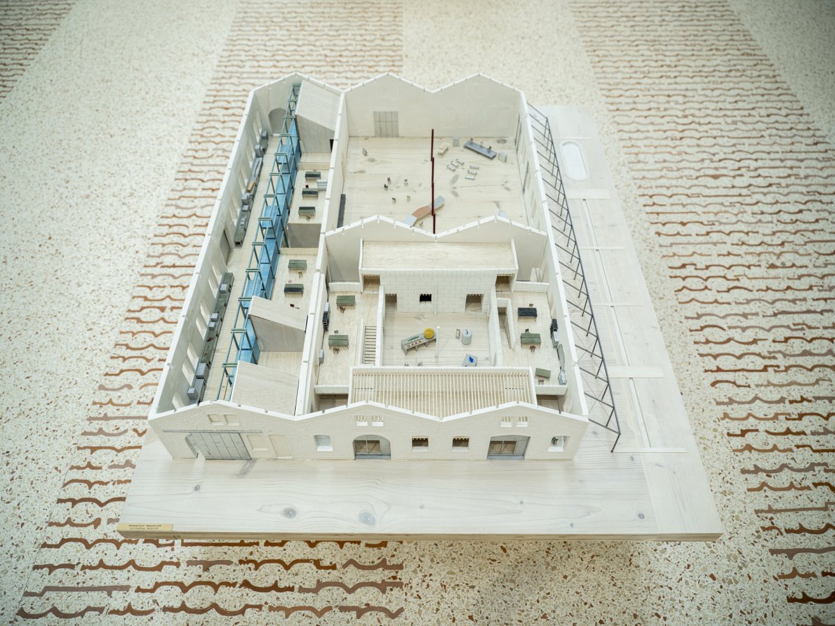 Model (Rekonstrukce bývalých železničních dílen; ASSEMBLE, Atelier Luma, BC Architects )