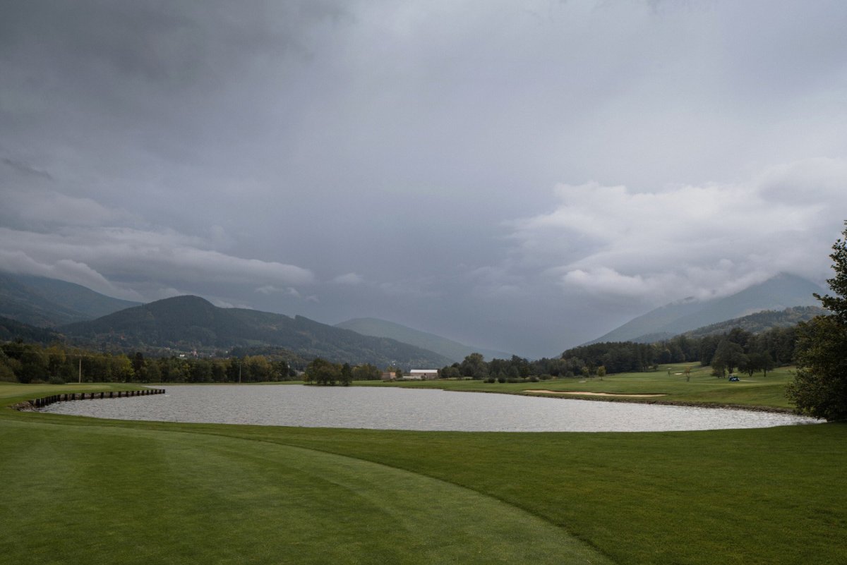Zázemí údržby golfového rezortu v Ostravici pod Lysou horou od PAPOUSEK & SILHAN ARCHITECTS