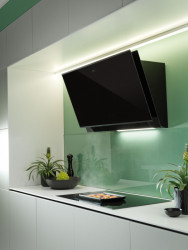 Mythos Pro - šikmý komínový odsavač par, montáž na stěnu, černé sklo